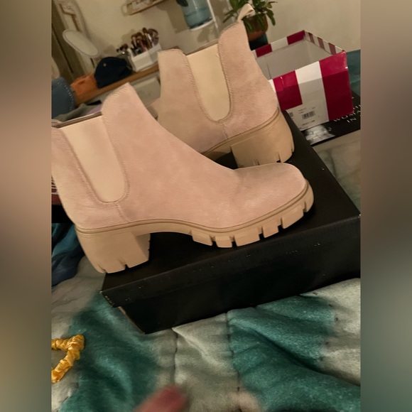 Steve Madden Howler Chelsea Boots - Picture 2 of 3